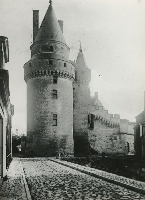 Château : Donjon, vue générale