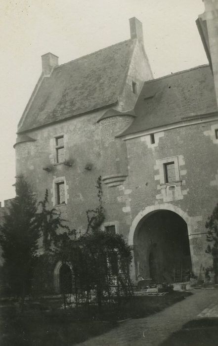 Manoir de Fontenay : Façade est, vue partielle