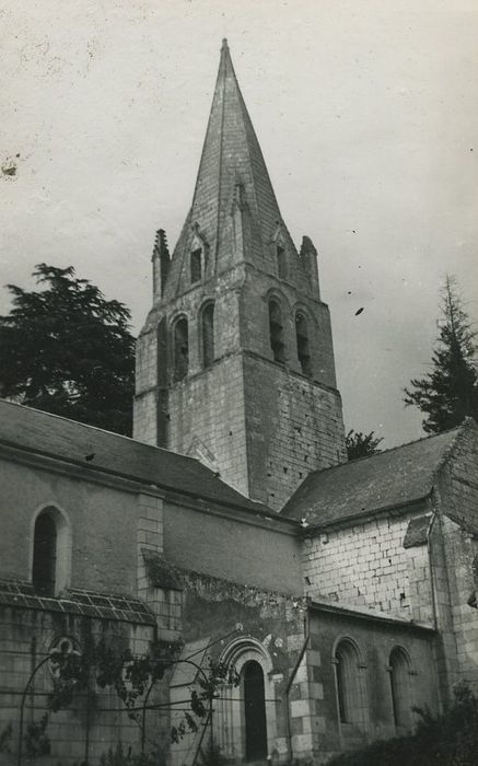 Eglise Saint-Martin : Façade latérale sud, vue partielle