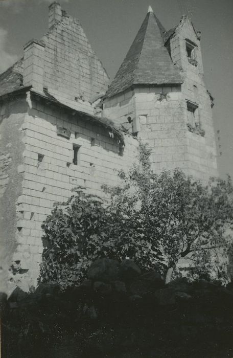 Prieuré des Roches-Saint-Paul : Tour d’escalier, vue partielle