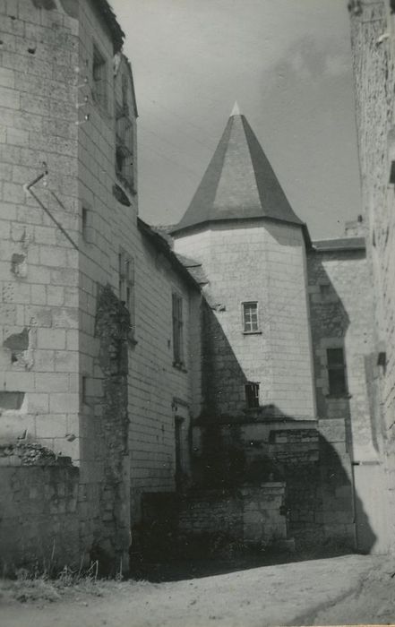 Prieuré des Roches-Saint-Paul : Cour intérieure, vue partielle