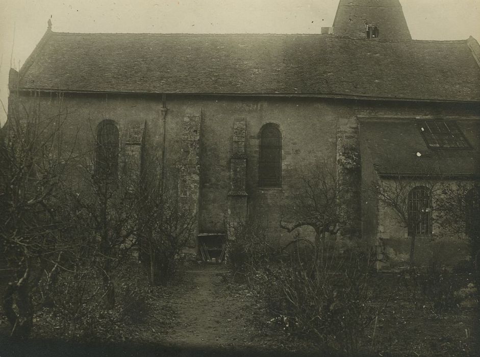 Eglise Saint-Saturnin : Façade latérale sud, vue générale