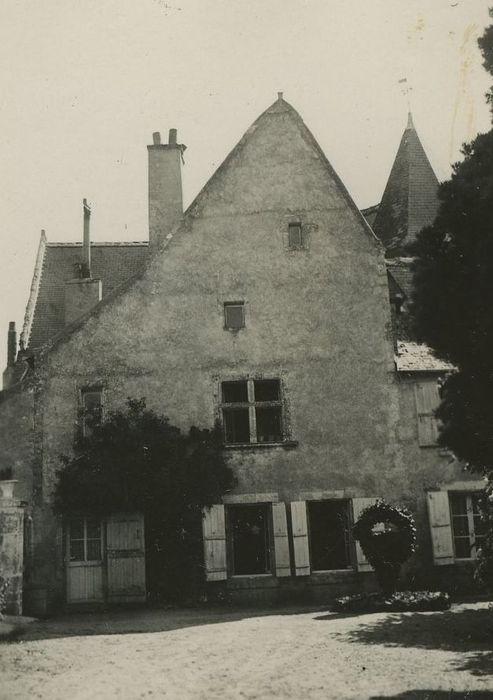 Manoir d'Avisé : Façade ouest, vue générale