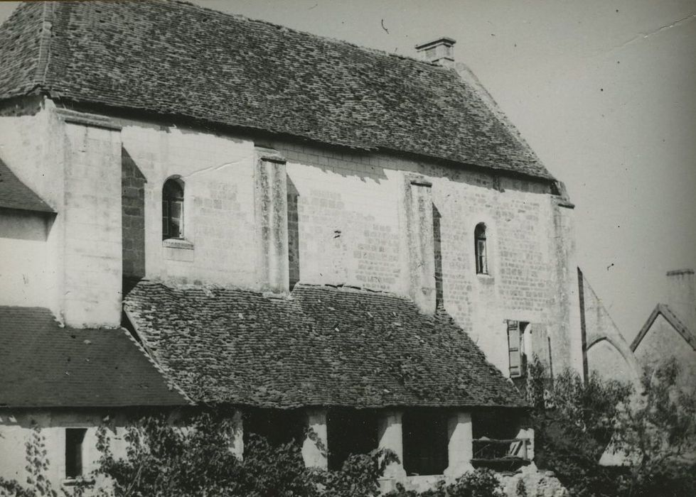 Abbaye cistercienne de Beaugerais : Eglise abbatiale, façade sud, vue générale