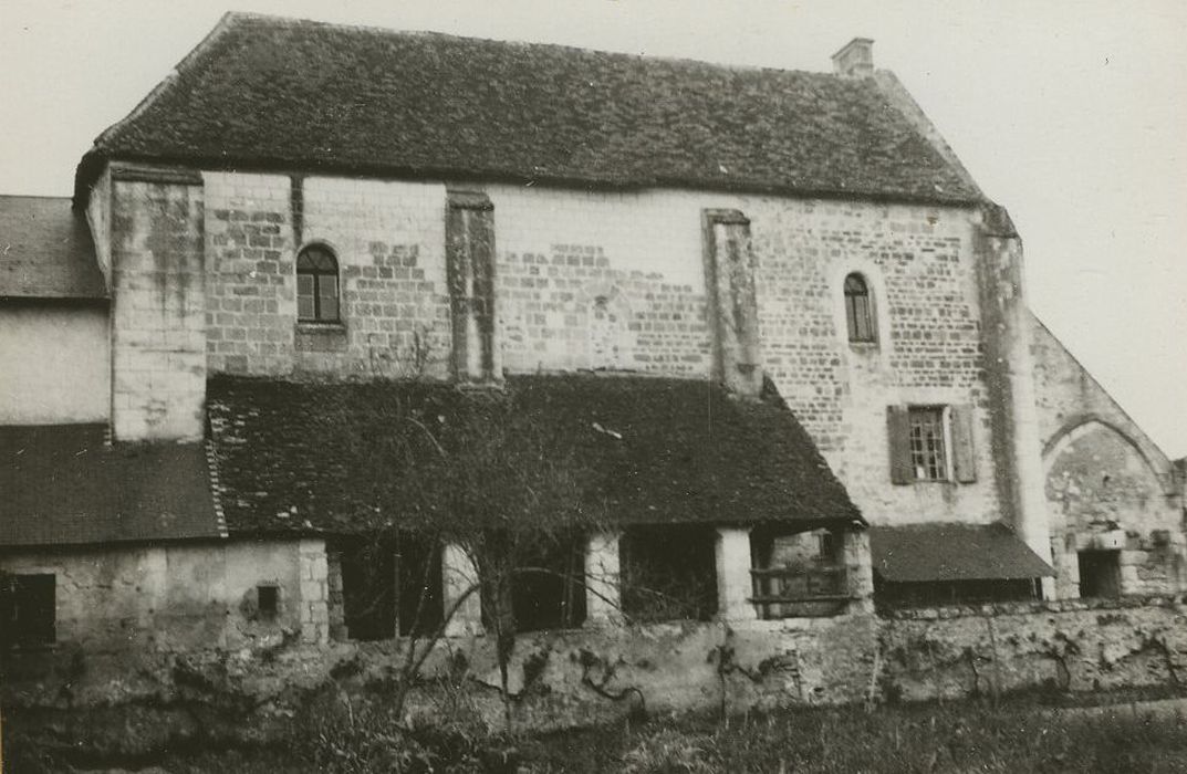 Abbaye cistercienne de Beaugerais : Eglise abbatiale, façade sud, vue générale