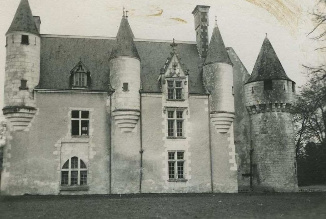 Château de la Bussière : Façade sud, vue générale