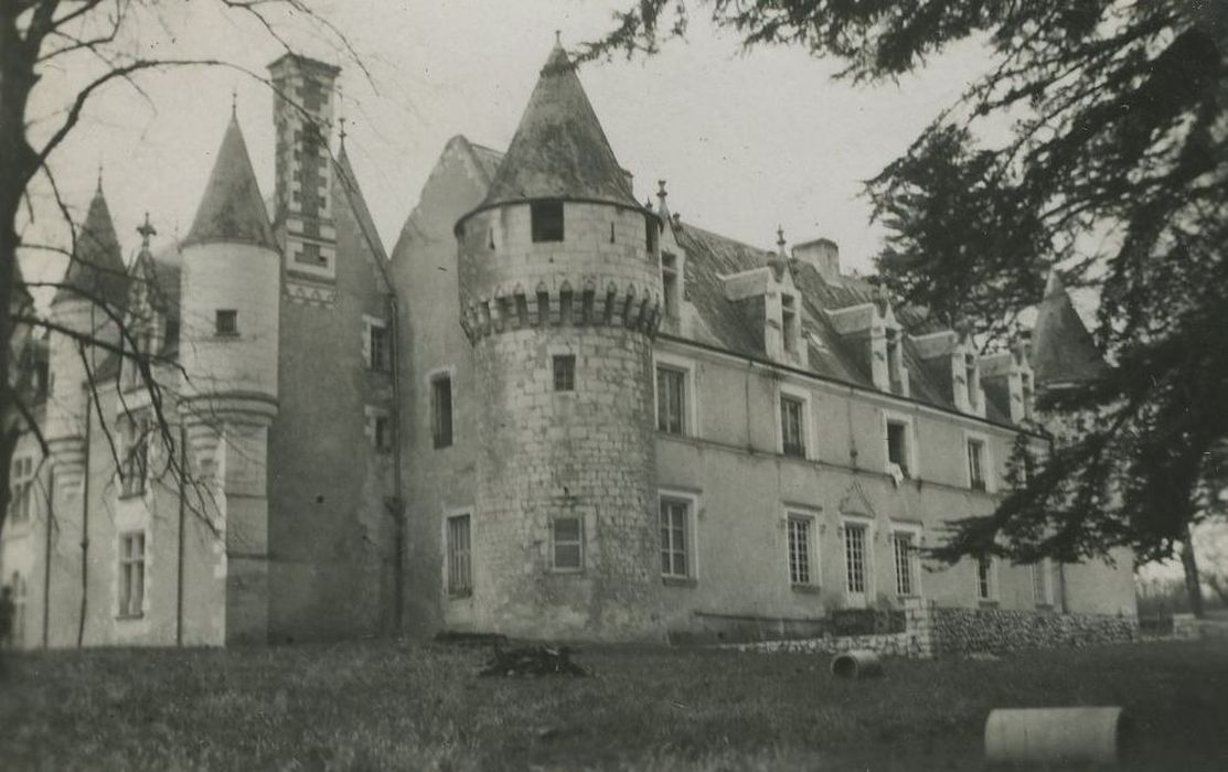 Château de la Bussière : Ensemble sud-est, vyue générale