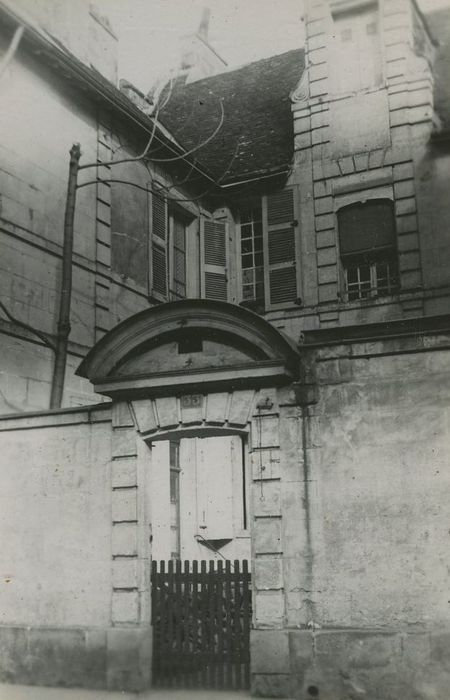 Hôtel de la Gravière : Façade ouest sur rue, vue partielle