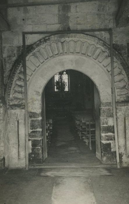 Eglise Saint-Martin : Portail occidental, vue générale