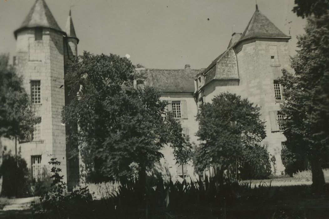 Château : Façade sud, vue partielle