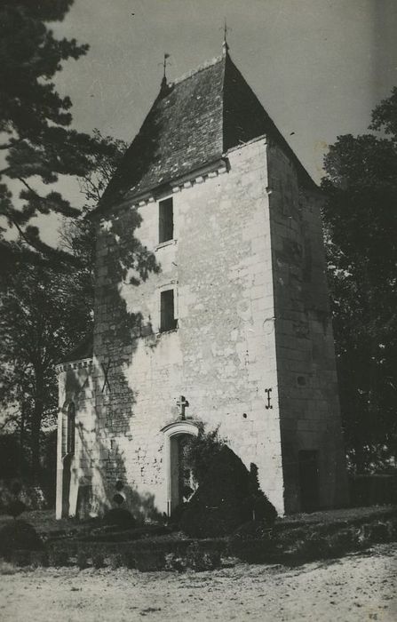 Château de La Louère : Tour nord-ouest, élévation sud, vue générale