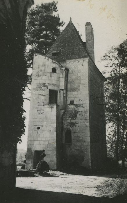 Château de La Louère : Tour nord-ouest, élévation est, vue générale