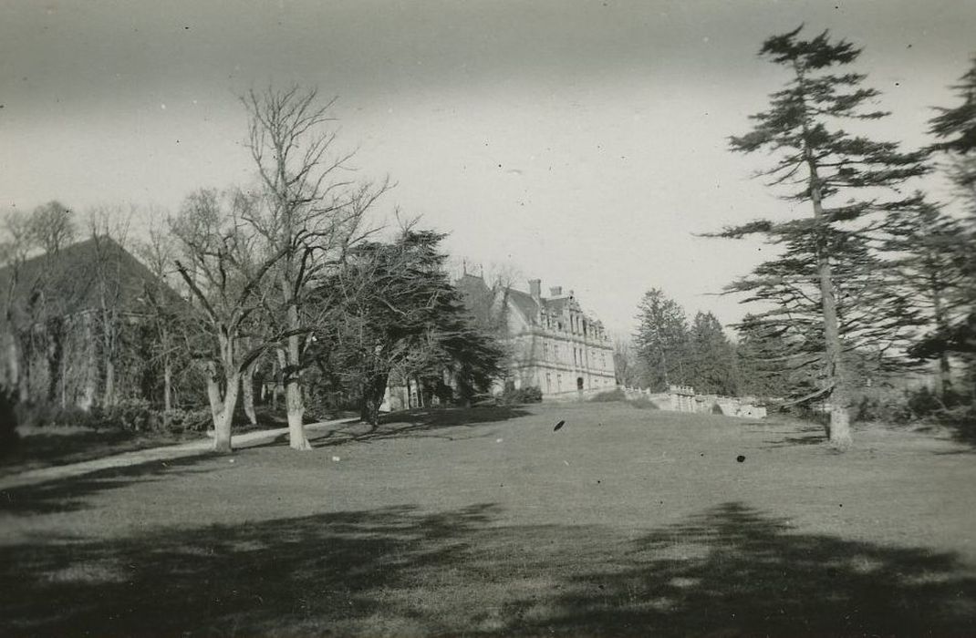 Domaine de la Bourdaisière : Vue générale du château dans son environnement