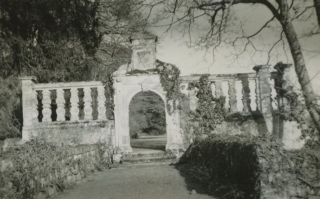 Domaine de la Bourdaisière : Porte du parc, vue générale