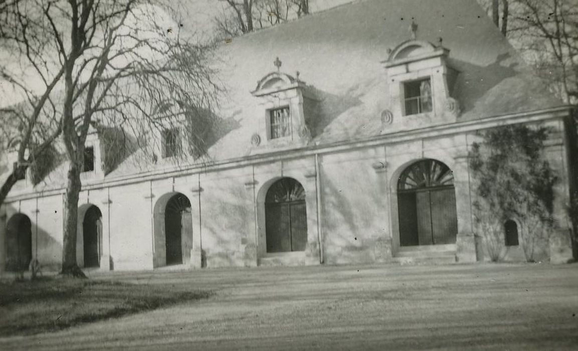 Domaine de la Bourdaisière : Communs, aile nord, vue partielle