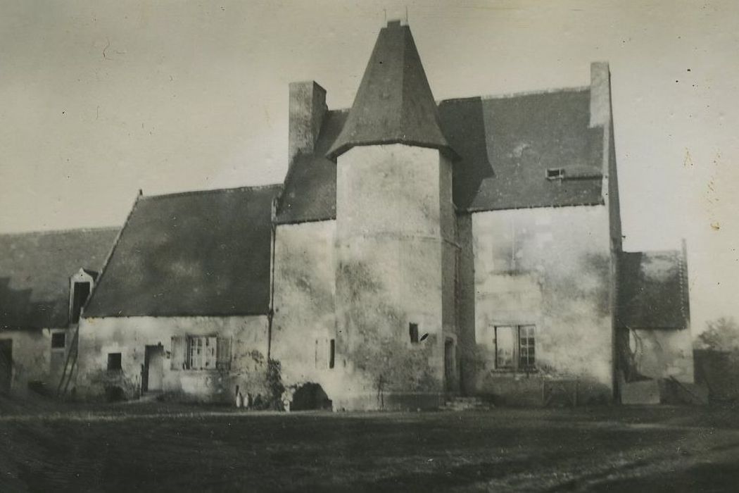 Manoir de l'Ortière : Façade sud-ouest, vue générale