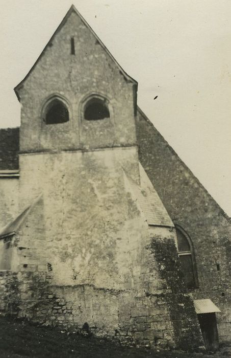 Eglise Saint-Pierre de Nazelles : Façade occidentale, vue partielle