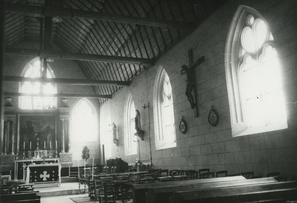 Eglise Saint-Pierre de Nazelles : Nef, vue générale