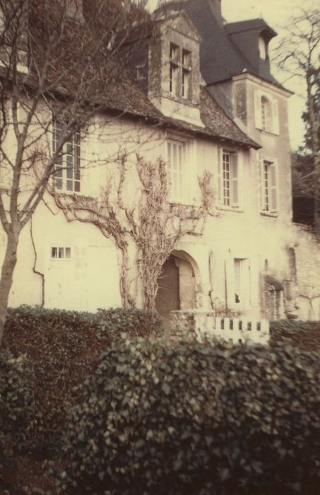 Château de Nazelles : Façade sud, vue partielle