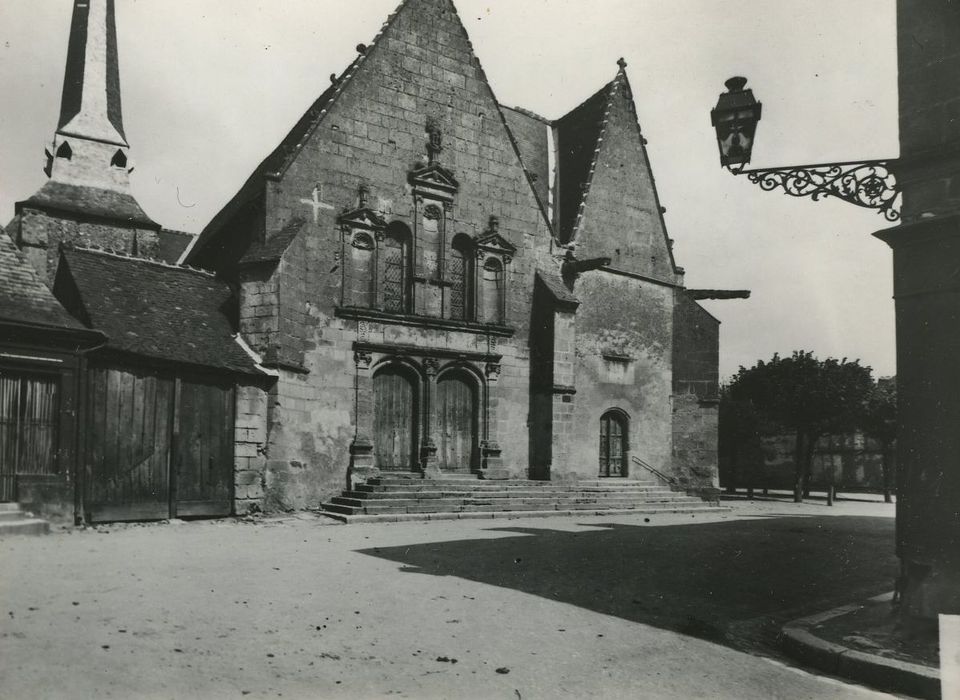 Eglise Saint-Pierre : Façade occidentale, vue générale