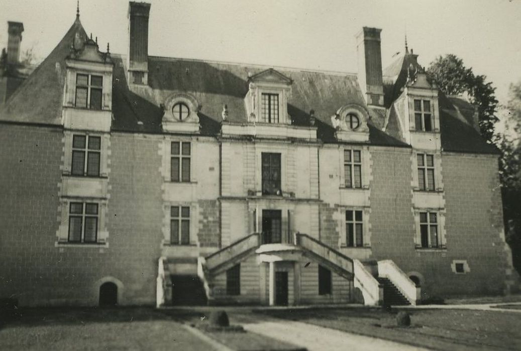 Château : Façade sud, vue générale