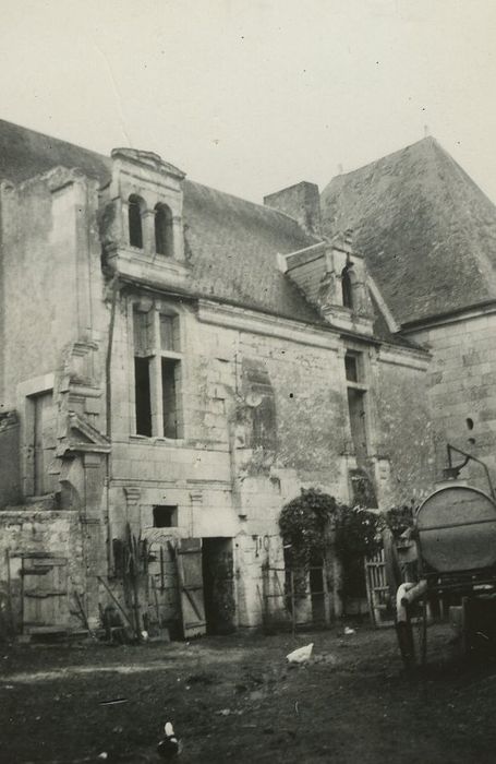 Château du Pressoir : Aile sud, façade nord, vue générale