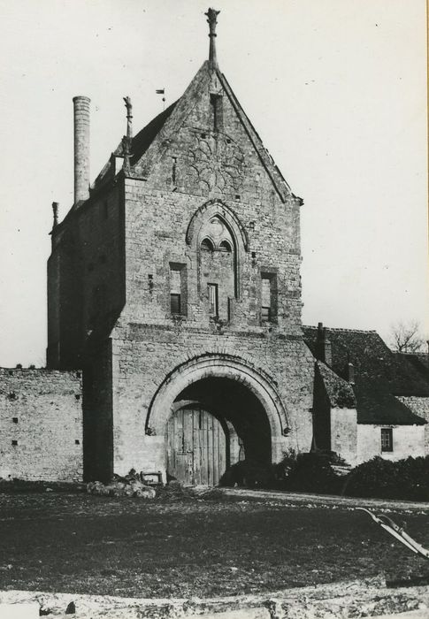 Ferme monastique de Meslay : Porterie, élévation ouest, vue générale