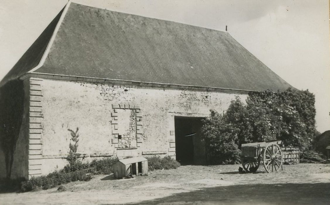 Château du Châtelier : Grange, façades nord et ouest, vue générale