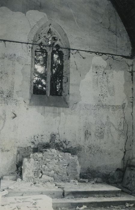 Chapelle de Tous-les-Saints : Détail de la baie est