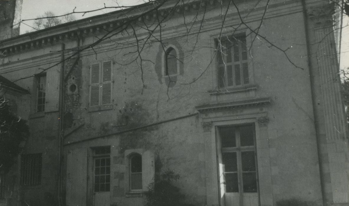 Château de Font-Baudry ou Fontbaudry : Façade est, vue partielle