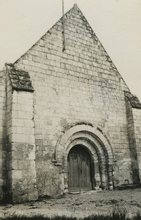 Eglise Saint-Clair : Façade occidentale, vue générale