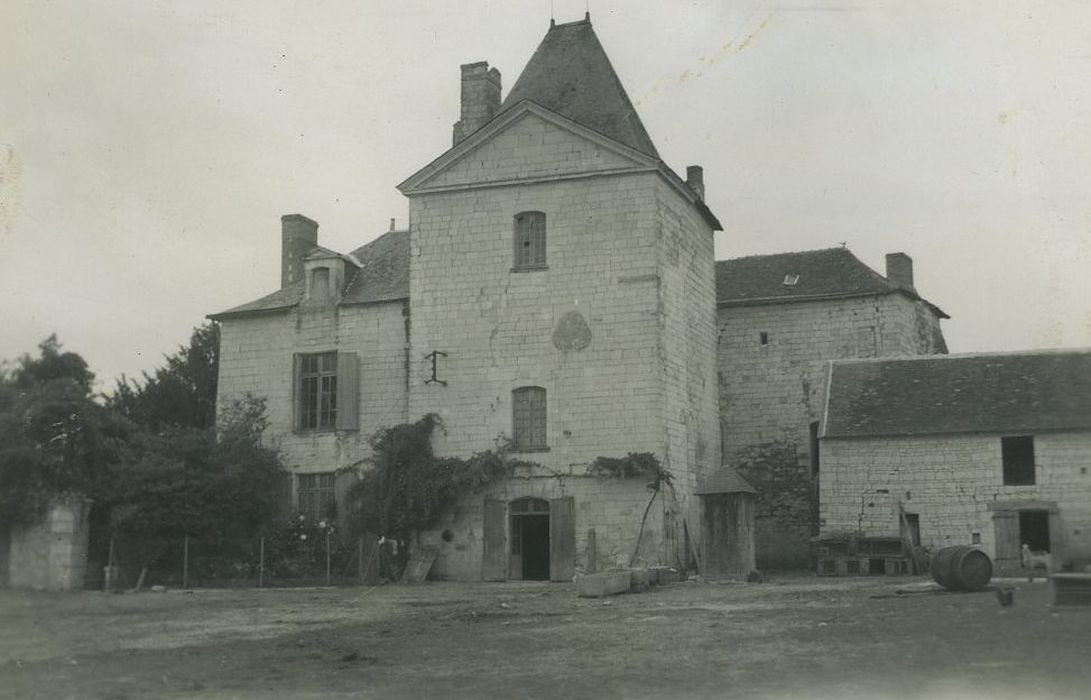 Château de Chargé : Ensemble est, vue générale