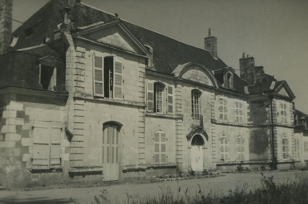 Manoir de la Plâterie : Façade sud, vue générale