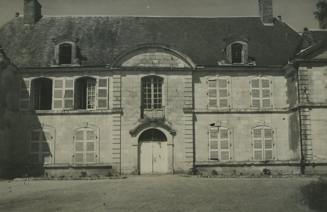 Manoir de la Plâterie : Façade sud, vue partielle