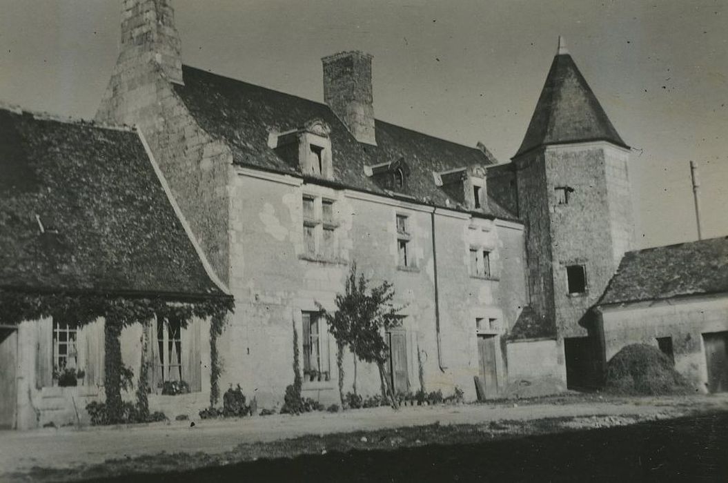 Manoir de Brûlon : Façade sud, vue générale