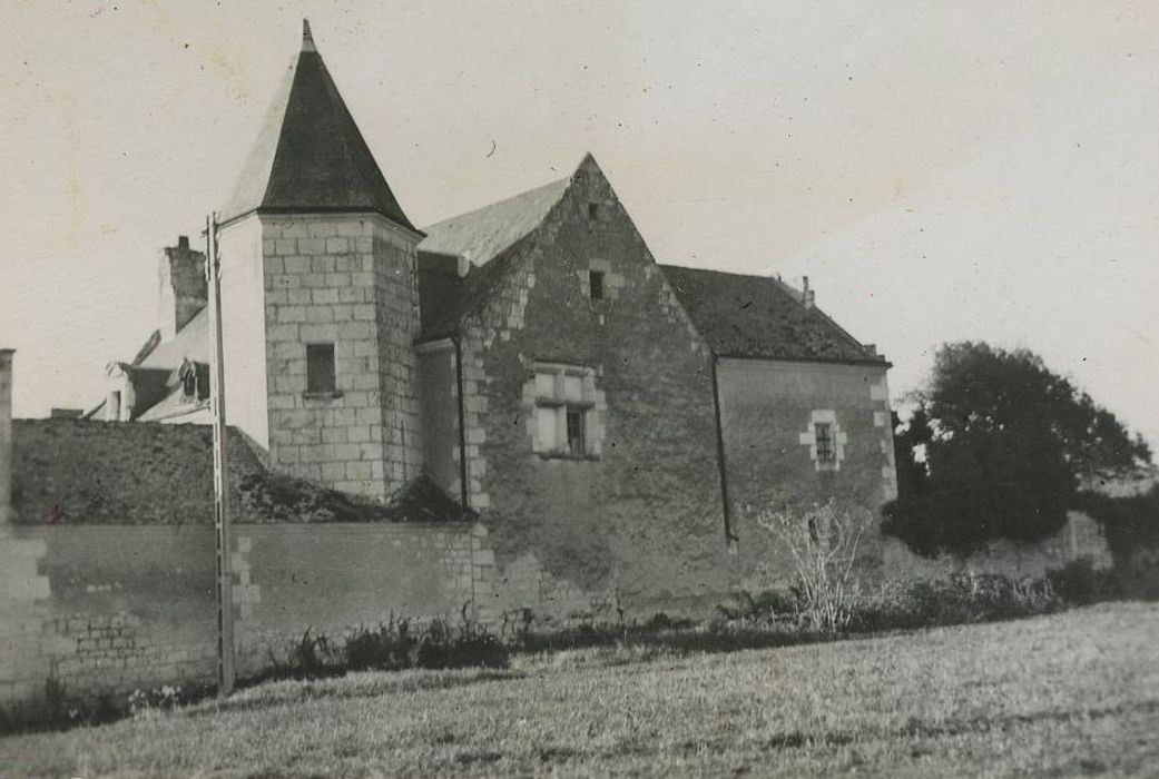 Manoir de Brûlon : Façade est, vue générale