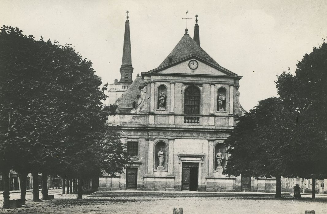 Eglise Notre-Dame : Façade est, vue générale