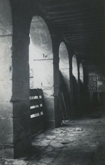 Maison des prêtres de la mission, dite ancienne cure : Galerie du cloître nord, vue partielle