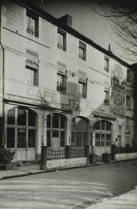 Maison : Façade sur rue, vue générale