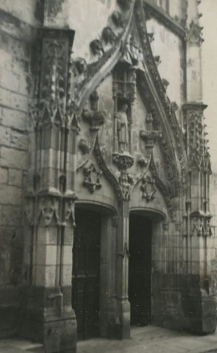 Eglise Saint-Etienne : Portail occidental, vue générale