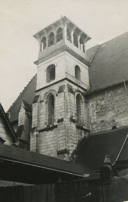 Eglise Saint-Etienne : Clocher, vue générale