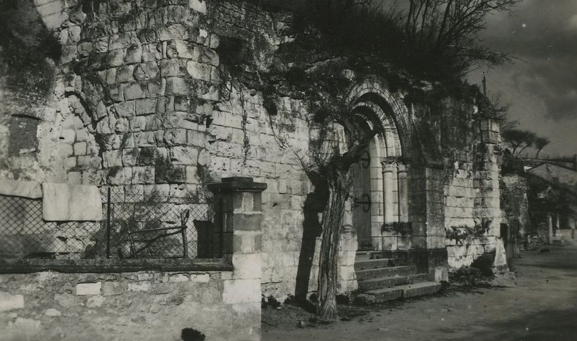 Chapelle Sainte-Radegonde : Façade sud, vue partielle