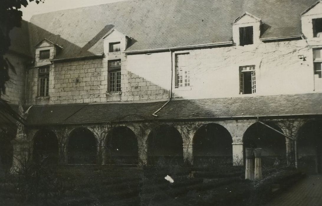 Ancien couvent des Calvairiennes : Aile nord du cloître, vue générale