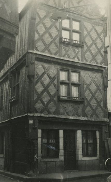 Maison à pans de bois : Façade sur rue, vue générale