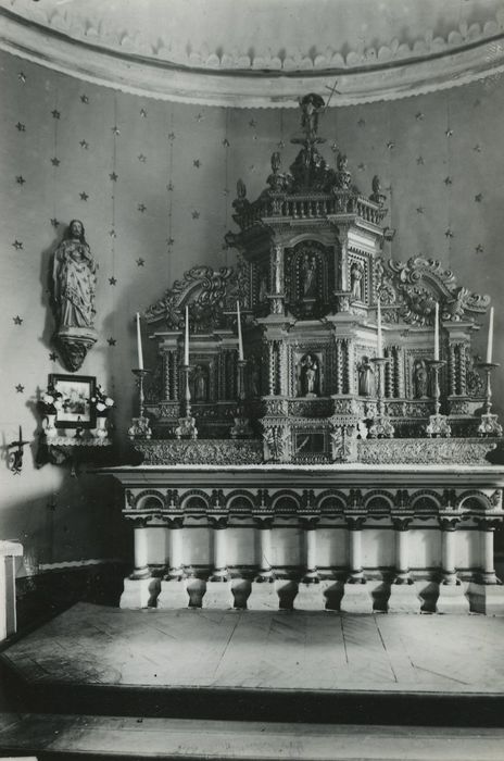 Maître-autel, tabernacle