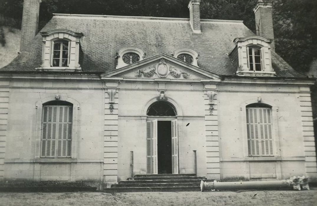 Manoir des Basses-Rivières : Façade sud, vue générale