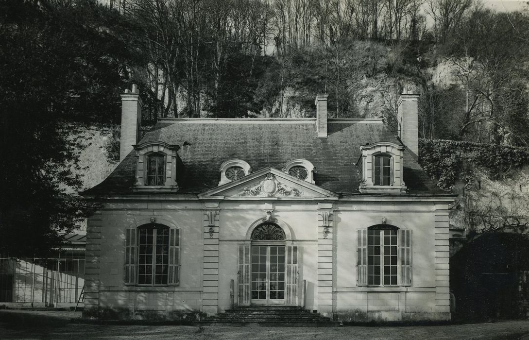 Manoir des Basses-Rivières : Façade sud, vue générale