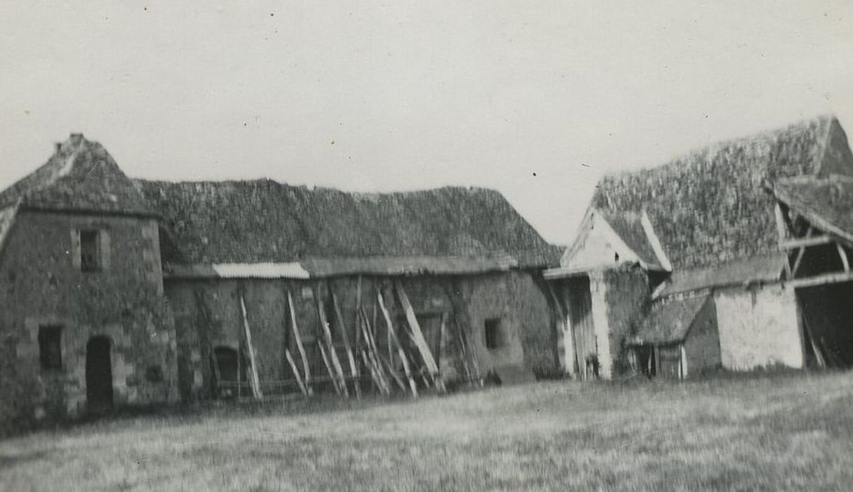 Manoir de La Carmerie : Communs, vue générale