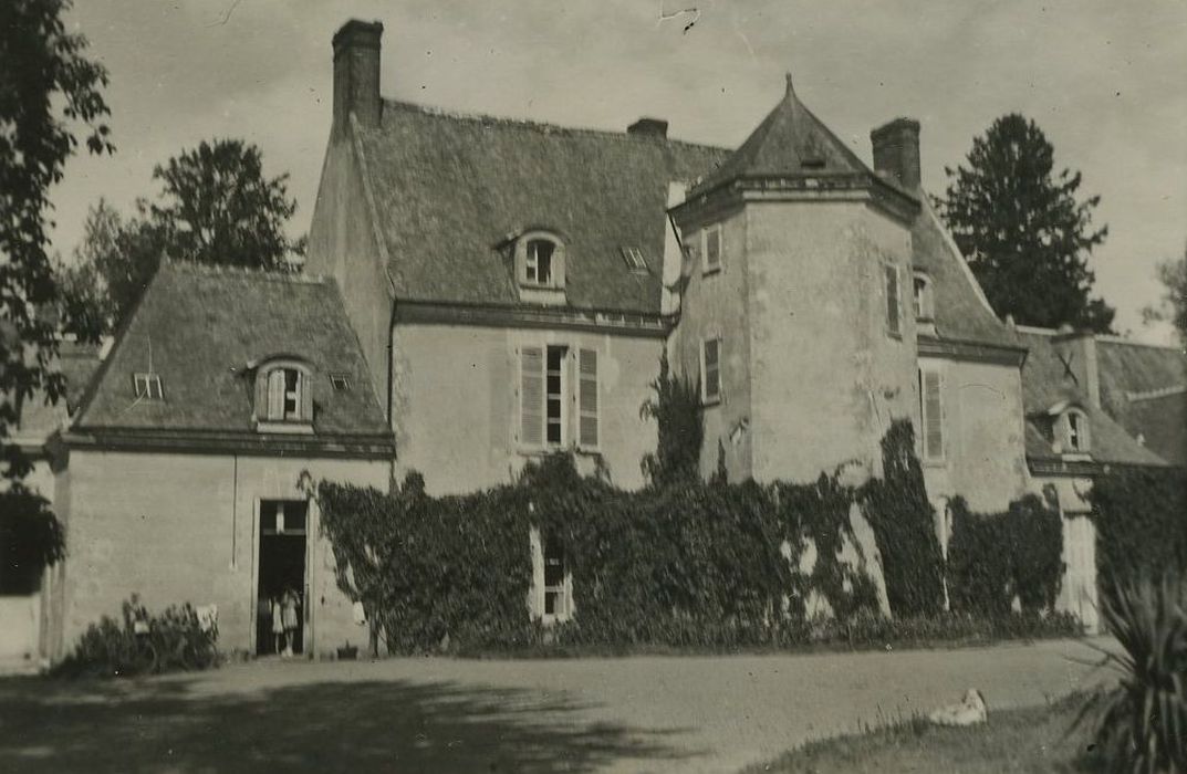 Château de Dolbeau : Façade sud, vue générale