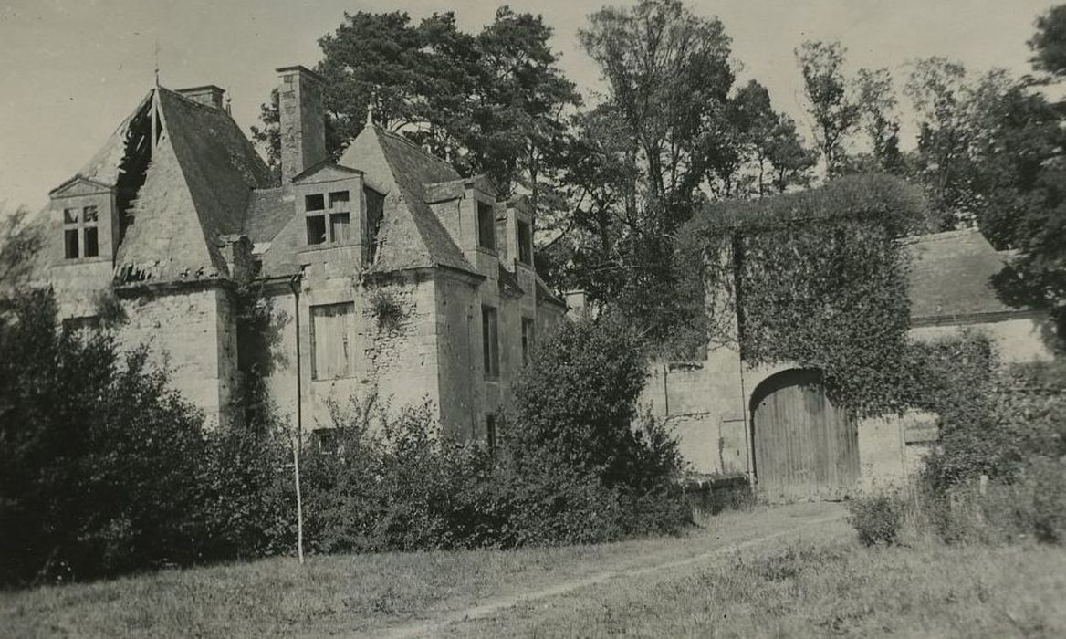 Restes de l'ancien château du Grand Launay : Ensemble sud, vue générale